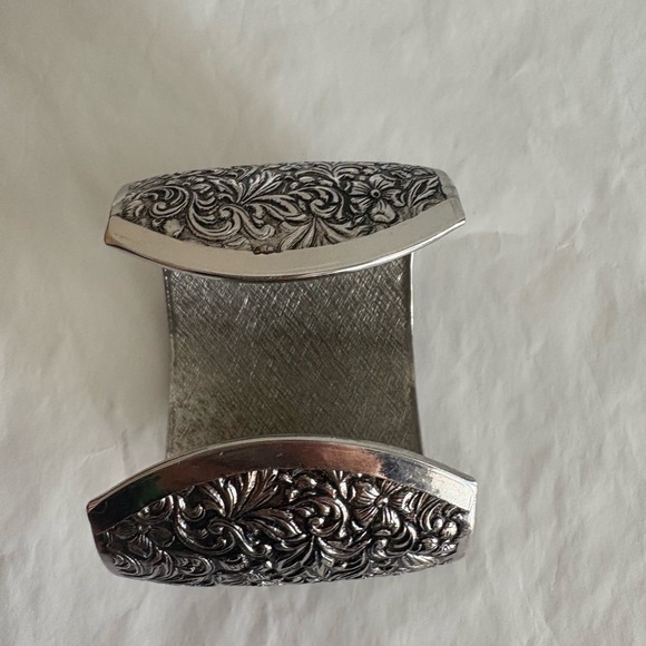 Vintage Sarah Coventry Bracelet Fashion Cuff in pewter from 1973 - Picture 6 of 10
